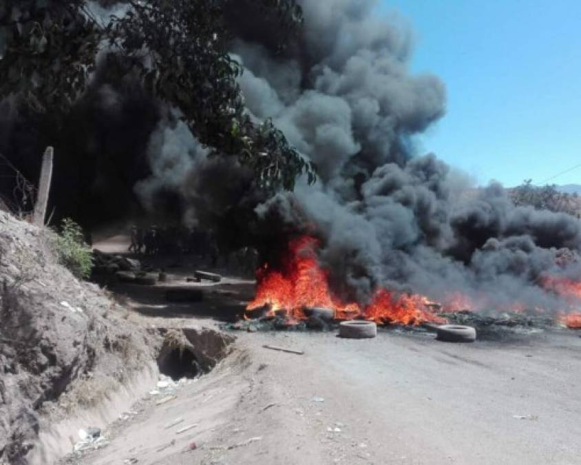 Transacciones, limpieza y protestas, así viven toque de queda los capitalinos