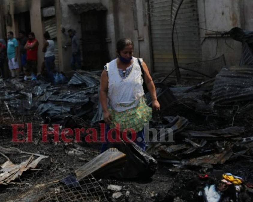 FOTOS: Comerciantes azotados por voraz incendio en mercados