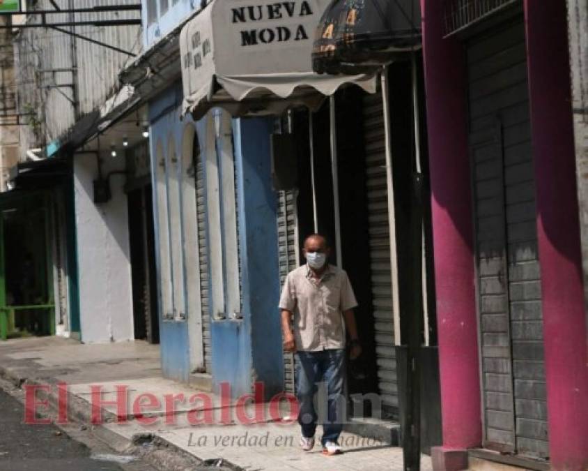 FOTOS: Capitalinos siguen en la calle en pleno toque de queda