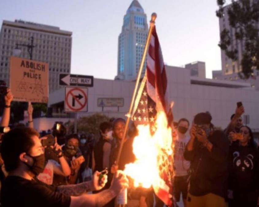 Las imágenes más estremecedoras de la ira y el caos en protestas de EEUU