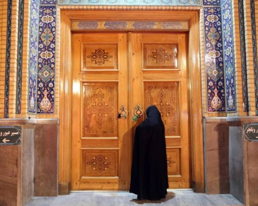 FOTOS: Irán se escuda en su fe y eleva oraciones por coronavirus