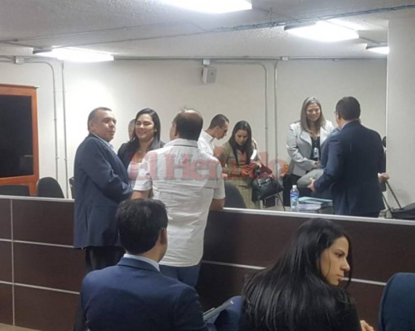 Las fotos del reencuentro entre Pepe Lobo y Rosa Elena Bonilla en los juzgados anticorrupción