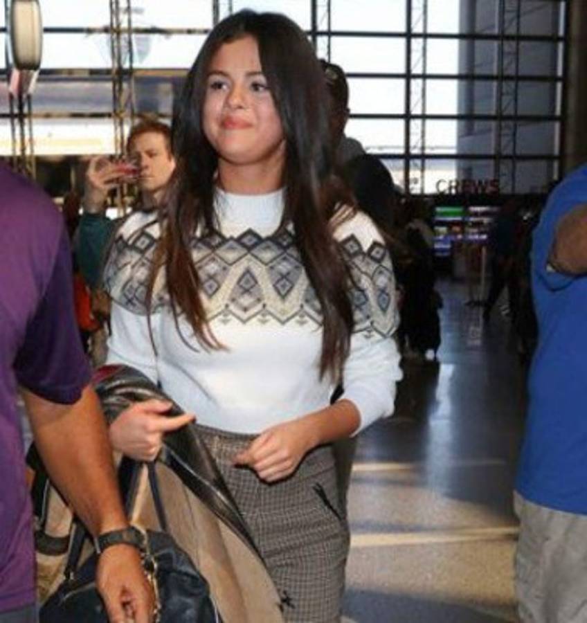 Selena Gómez luce un rostro irreconocible