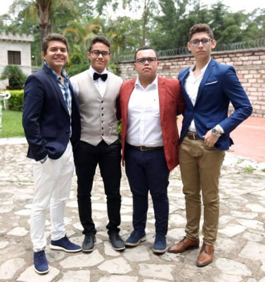 noche de recuerdo entre compañeros