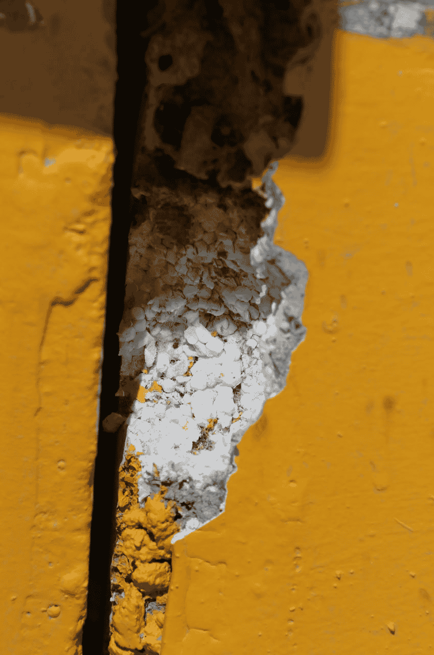 Desde la empresa supervisora defienden la obra y aseguran que las grietas representan fisuras menores.