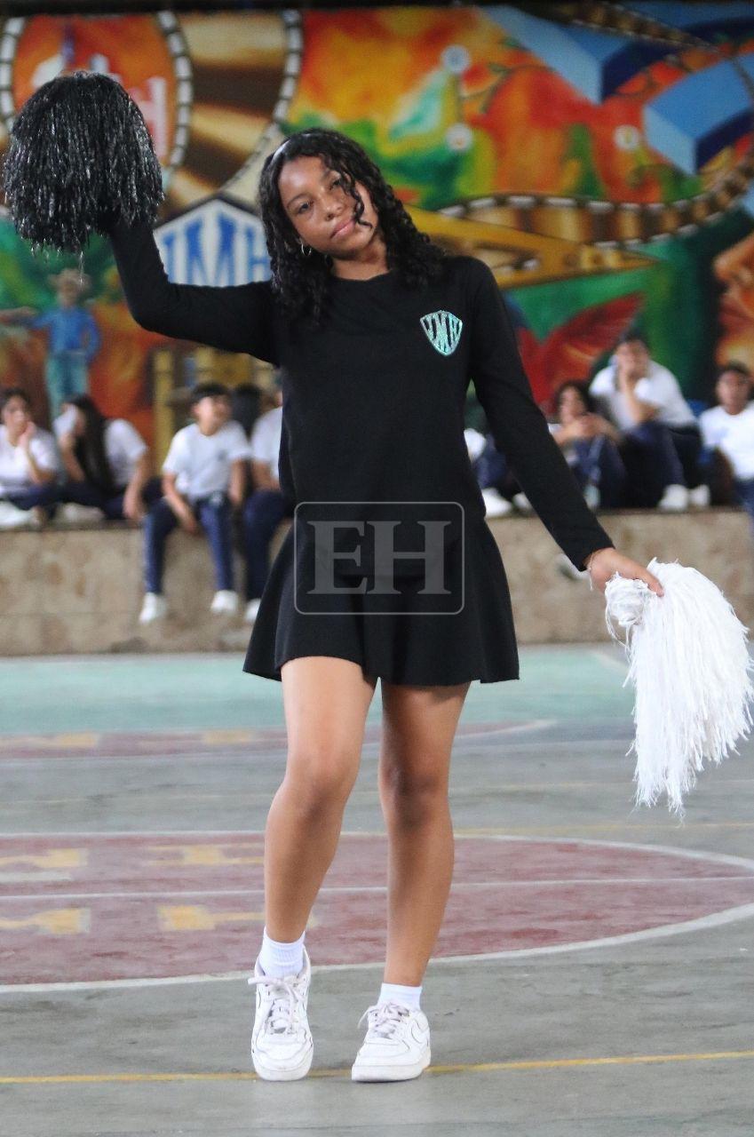 Conozca a las pomponeras del Instituto Mixto Hibueras que brillarán en los desfiles patrios
