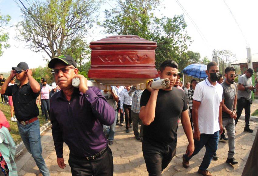 Cargando su foto, así fue la caminata para despedir a Ana Hernández