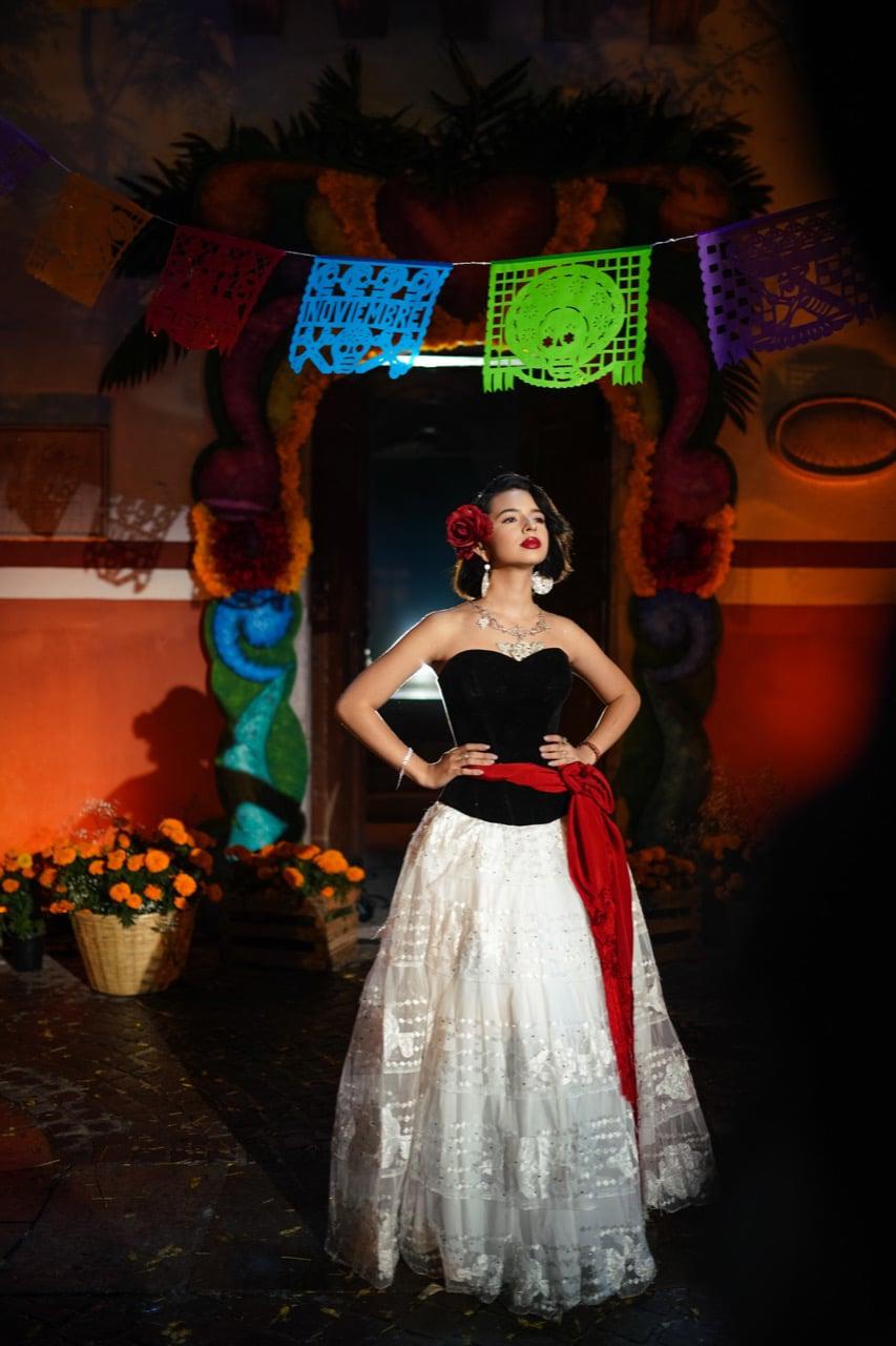 FOTOS: ¿Cuánto cuestan y quién hace los espectaculares vestidos de Ángela  Aguilar?