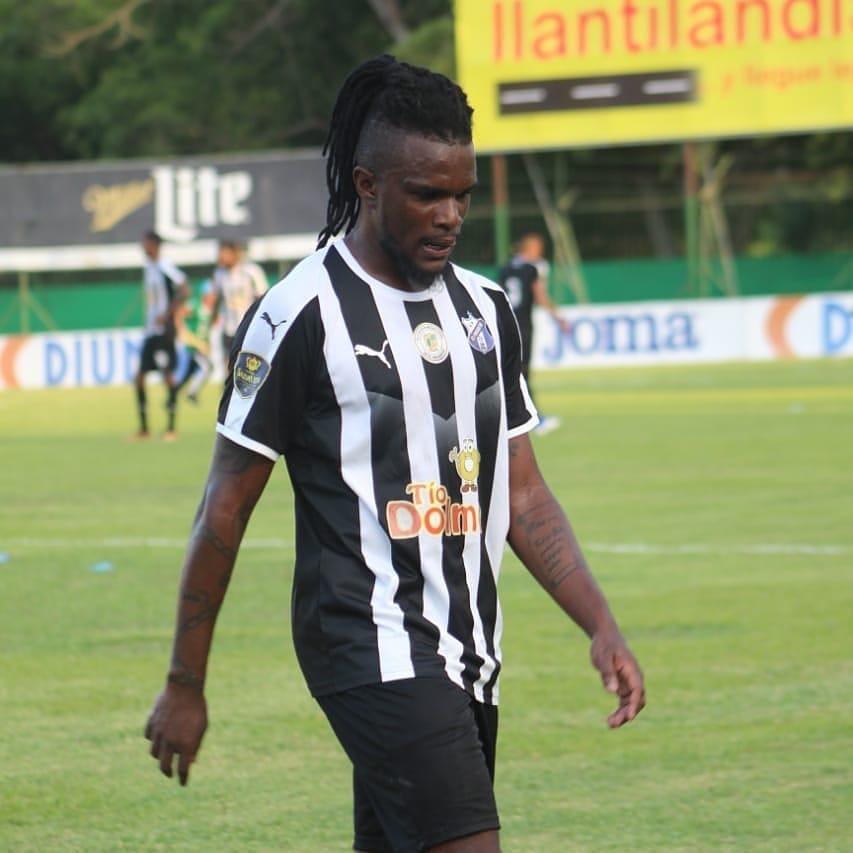 Fue campeón en el fútbol hondureño, regresó a su país y ahora trabaja como policía