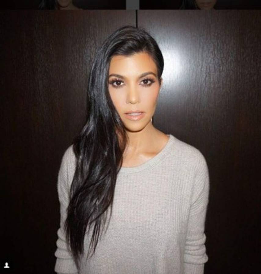 Kourtney Kardashian juega baloncesto en diminuto bikini