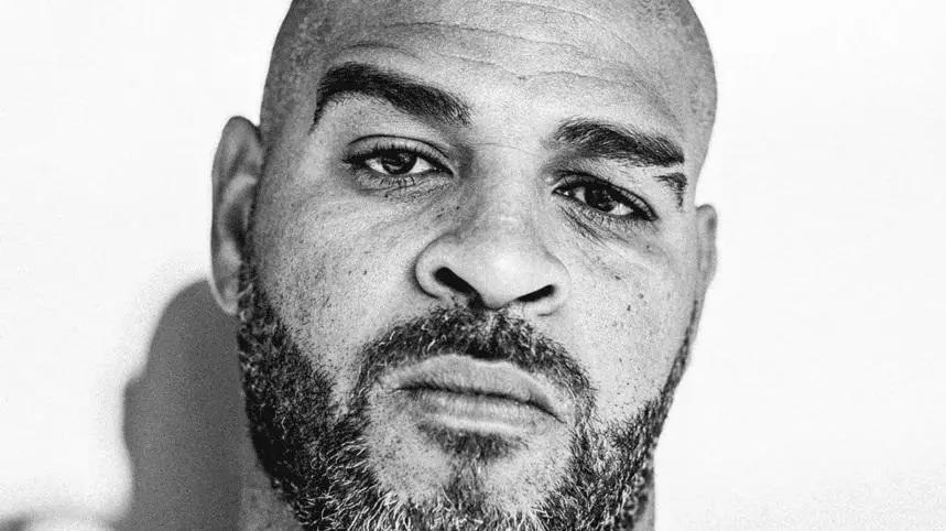 Estafan a madre de Adriano y el ex delantero estalla y lanza amenaza: Vas a ver al diablo