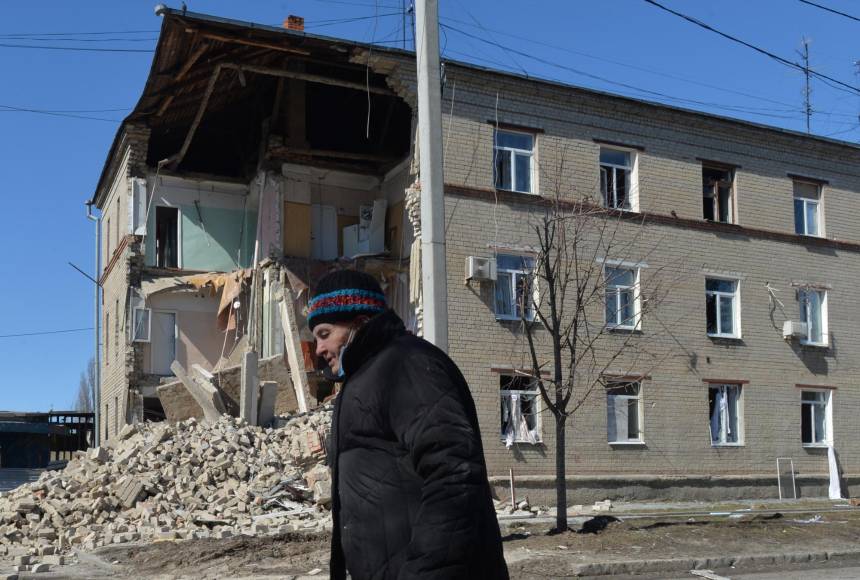 Día 28, Ucrania sigue devastada tras ataques rusos, pero no da marcha atrás