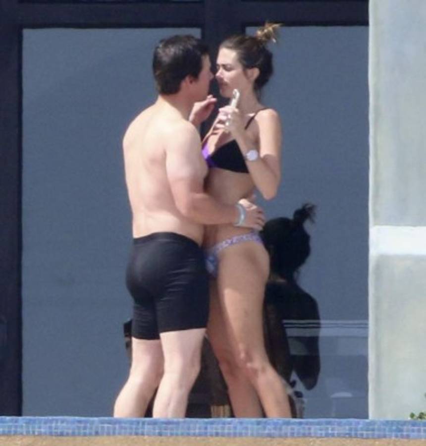 Besos apasionados de famosos en fotos