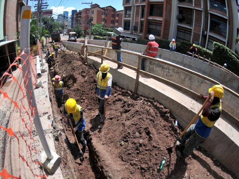 Las obras que se ejecutan en el bulevar Suyapa ya muestran un avance significativo en las obras grises. Se prevé esté listo en septiembre próximo.