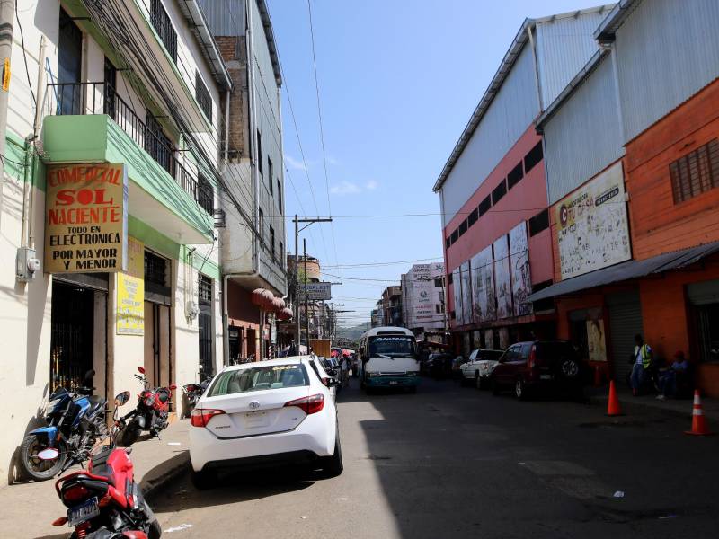 Así lucen los mercados de Comayagüela, llenos de negocios chinos. En la séptima avenida hay varios locales comerciales.