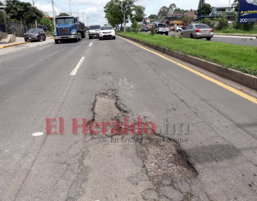 Los baches del anillo periférico, una pesadilla para los capitalinos (Fotos)