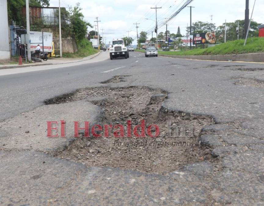 Los baches del anillo periférico, una pesadilla para los capitalinos (Fotos)