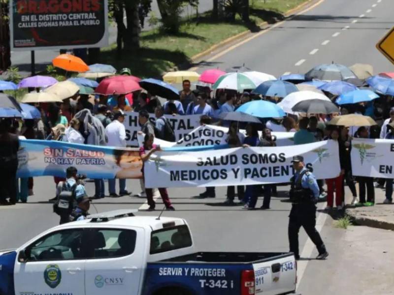 Las protestas, motivadas por exigencias de reintegro de personal y pago de salarios atrasados, provocaron suspensión parcial de atenciones médicas, pero ya no hay motivo para más paralización de atenciones.