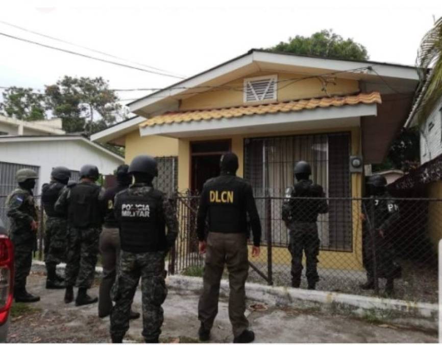 FOTOS: Así ejecutan allanamientos en busca de banda ligada al narco