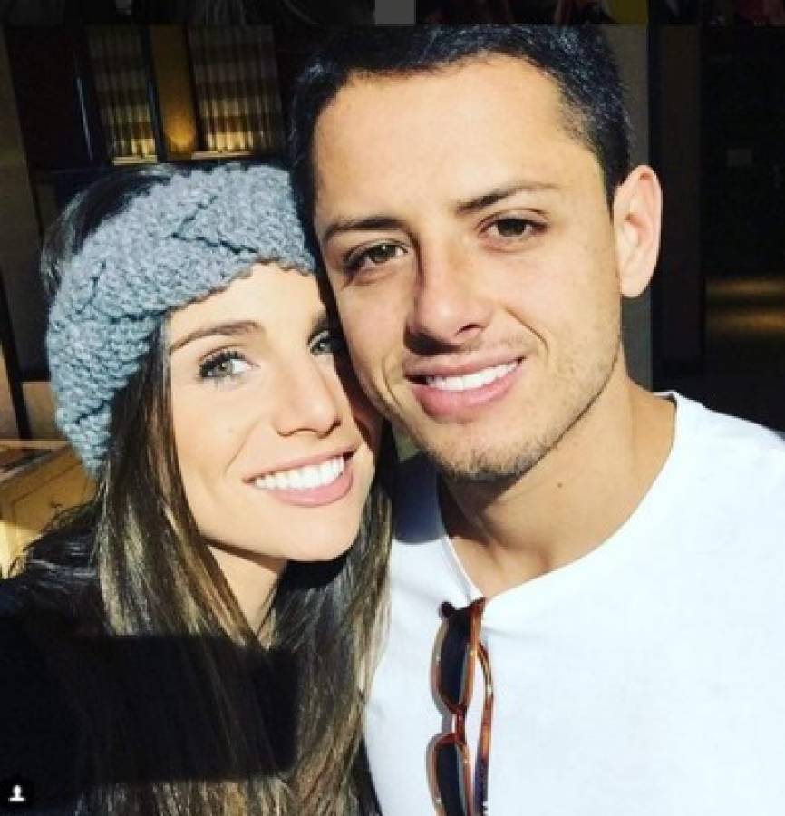 La novia de 'Chicharito' Hernández muestra foto semidesnuda