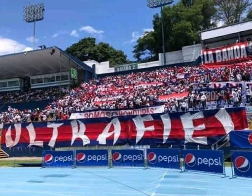 Ultra Fiel invadió Guatemala en el partido de Olimpia y Comunicaciones en Copa Premier