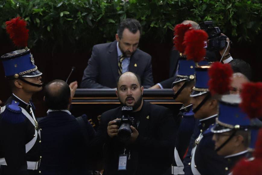 Saludo entre Matheu y Xiomara y presencia de Rixi: figuras políticas asistieron a instalación de tercera legislatura en el CN