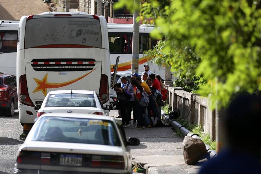 Capitalinos retornan a la ciudad tras largo asueto del Feriado Morazánico
