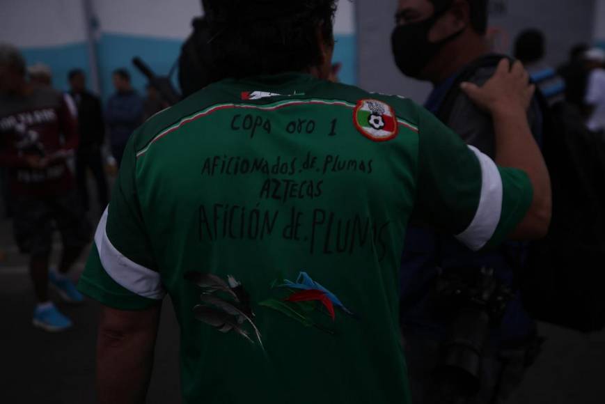 ¡Órale, Güey! Mexicanos se concentran en el Chelato Uclés para apoyar al Tri