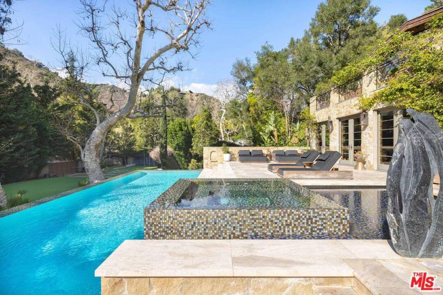 Así es por dentro la imponente mansión que Jennifer López puso a la venta en LA