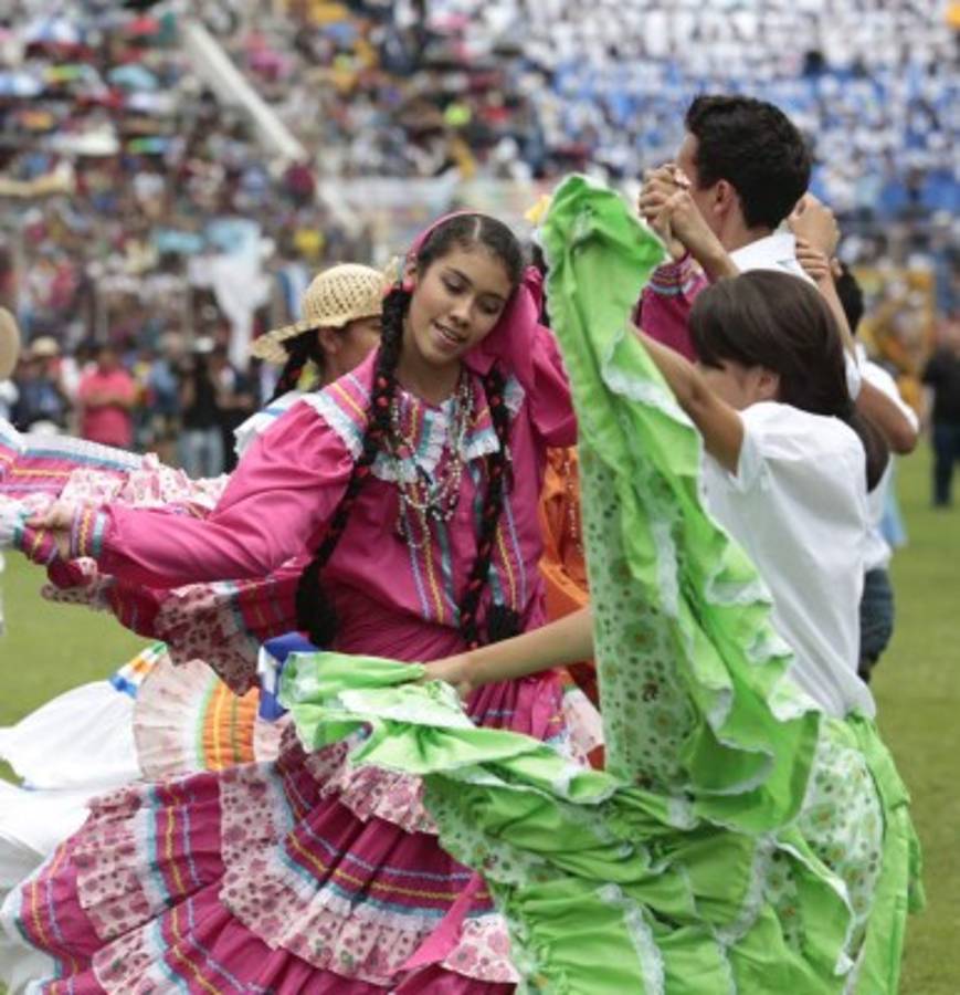 Desfiles se convirtieron en exquisita jornada cultural