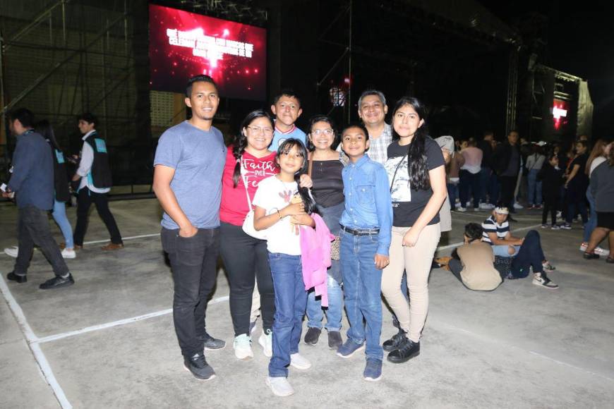 “CONXSION”, una noche de alabanza y adoración junto a Alex Zurdo y su banda