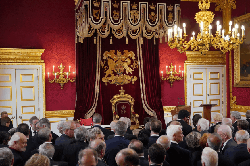 Rodeado de los más poderosos de Reino Unido, así fue la proclamación del Rey Carlos III