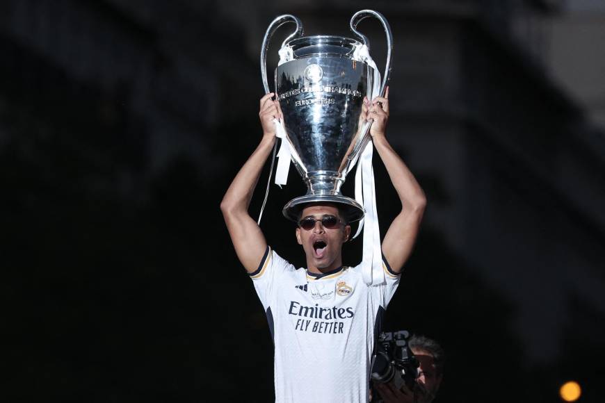 Real Madrid festejó en Cibeles la Decimoquinta Champions con miles de aficionados