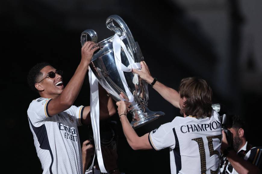 Real Madrid festejó en Cibeles la Decimoquinta Champions con miles de aficionados