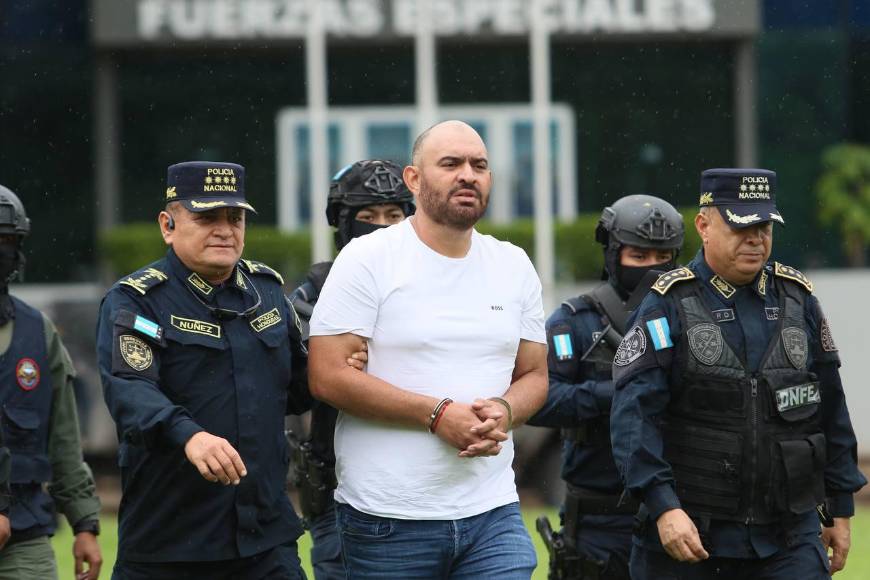 Esposado y en una Black Mamba: Así llegó Mario Cálix, alias “Cubeta”, a la capital