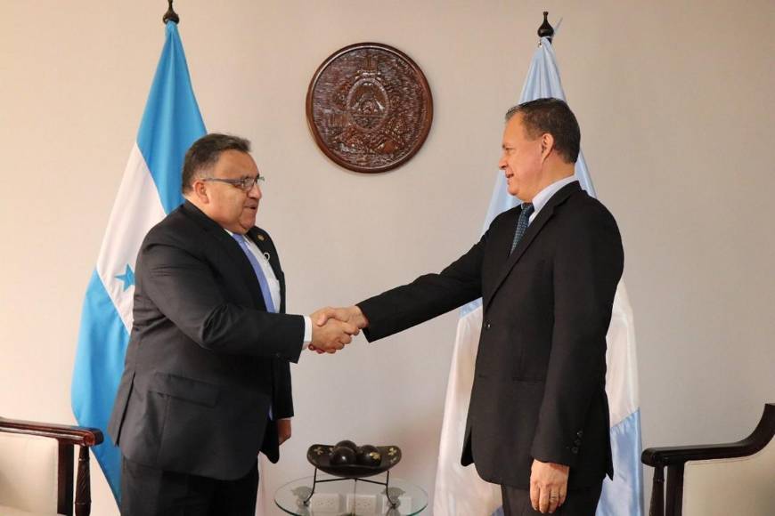 Hasta 21 mil lempiras diarios en hotel y comida: los viáticos asignados a los vicecancilleres