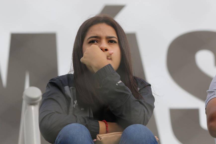 Hermosas mujeres invaden el Carlos Miranda para la gran final Motagua vs. Olimpia