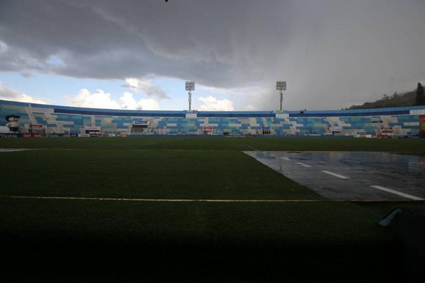 Con clima lluvioso y cancha mojada, así se jugará el Honduras vs Cuba