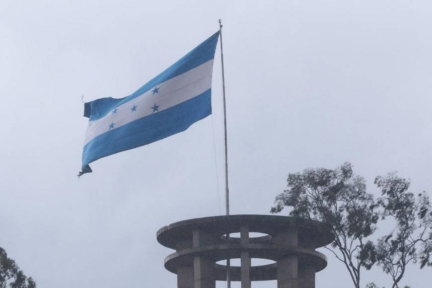 Con clima lluvioso y cancha mojada, así se jugará el Honduras vs Cuba