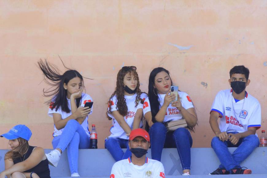 Hermosas mujeres se roban el espectáculo en el Victoria-Olimpia en La Ceiba