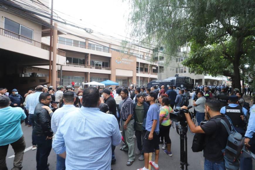 Fuertes enfrentamientos entre el BOC y colectivos de Libre frente el MP