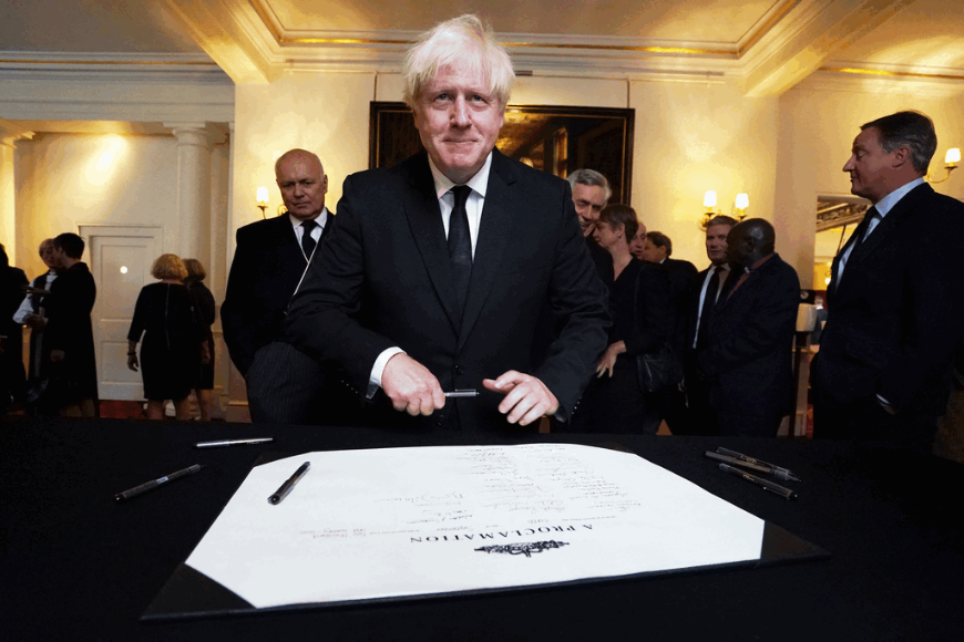 Rodeado de los más poderosos de Reino Unido, así fue la proclamación del Rey Carlos III