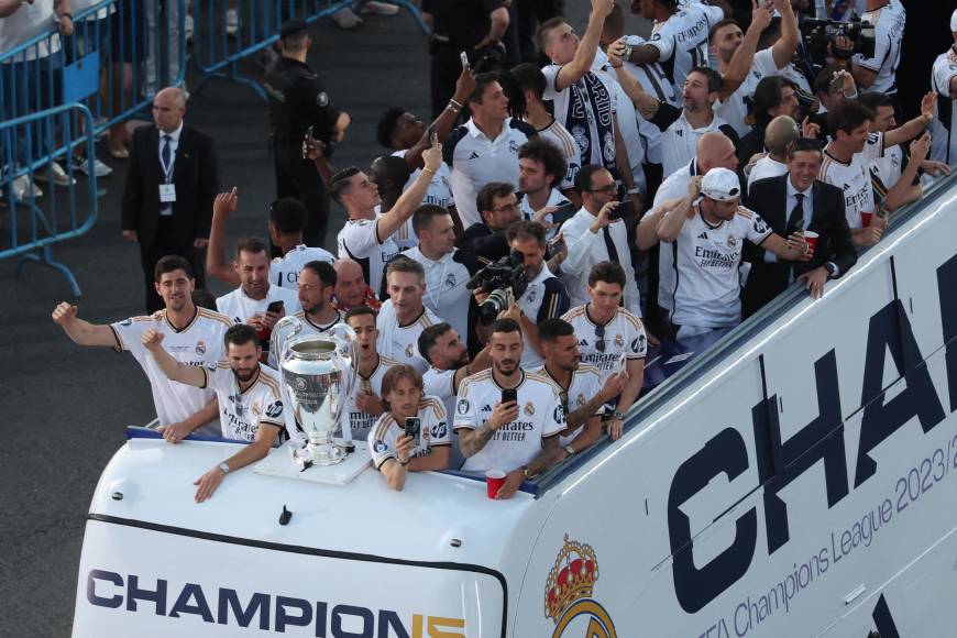Real Madrid festejó en Cibeles la Decimoquinta Champions con miles de aficionados