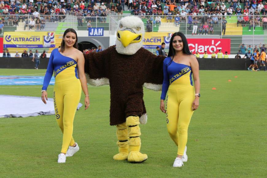 Hermosas mujeres invaden el Carlos Miranda para la gran final Motagua vs. Olimpia