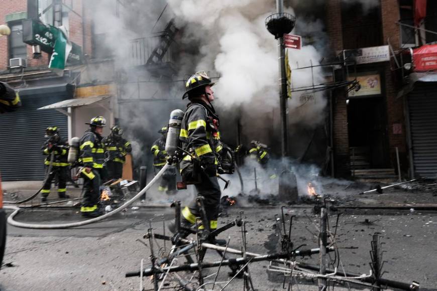 Caos y 10 heridos dejó incendio en Chinatown, NY