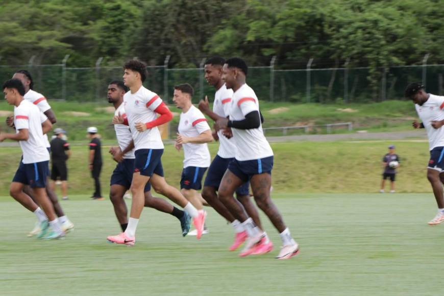 Romell Quioto sorprende y realiza trabajos de pretemporada con el Olimpia de Pedro Troglio