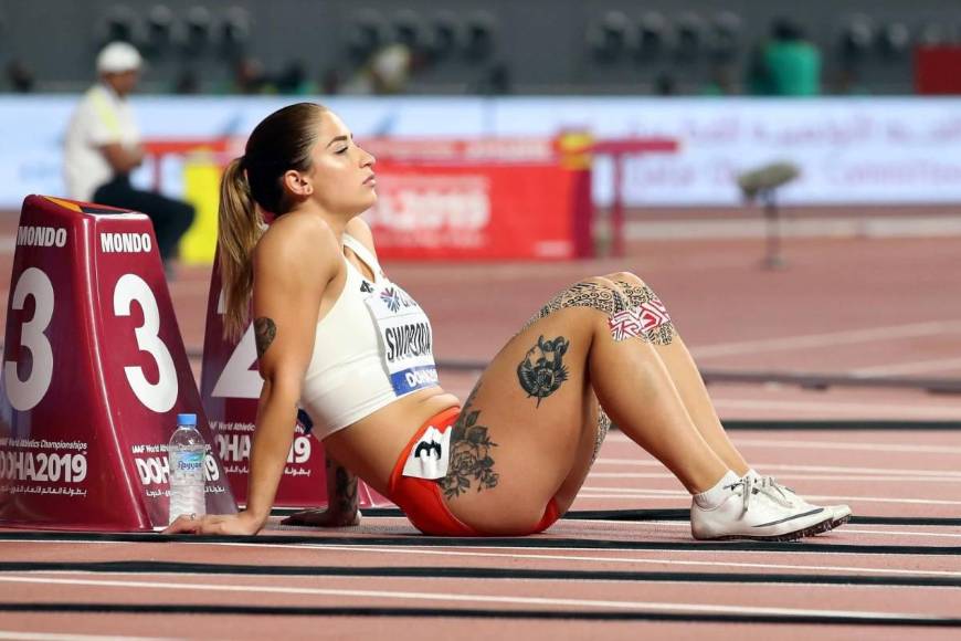 Revelan el significado del saludo de corredora que se hizo viral en París 2024