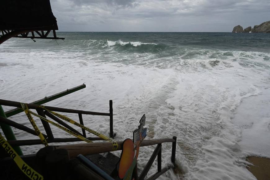 Noreste de México ya siente los embates del huracán Hilary: pobladores se resguardan