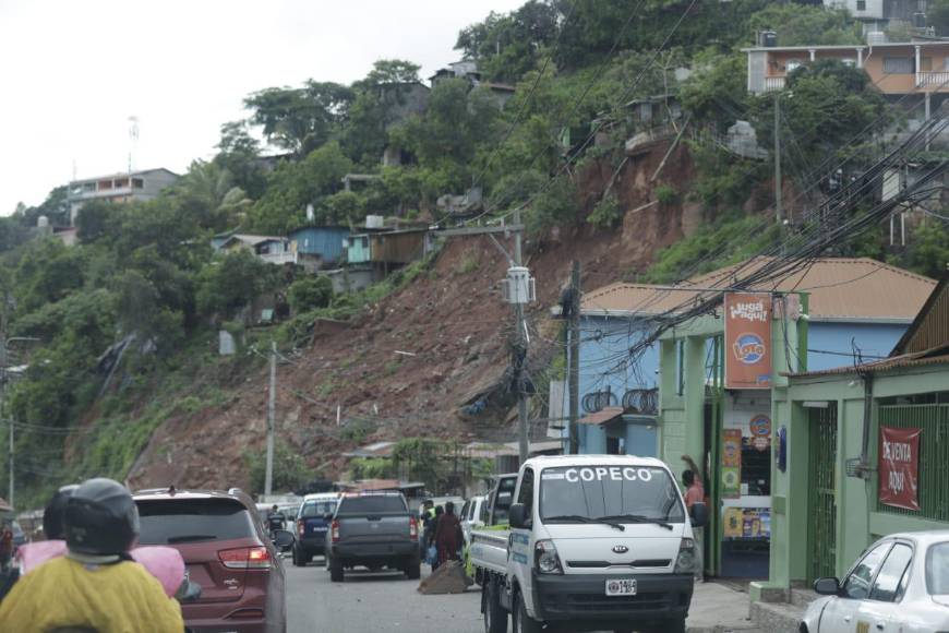 Lluvias provocan deslizamientos en la colonia Villa Nueva de la capital