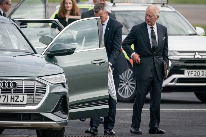 Las primeras imágenes del rey Carlos III tras la muerte de Isabel II